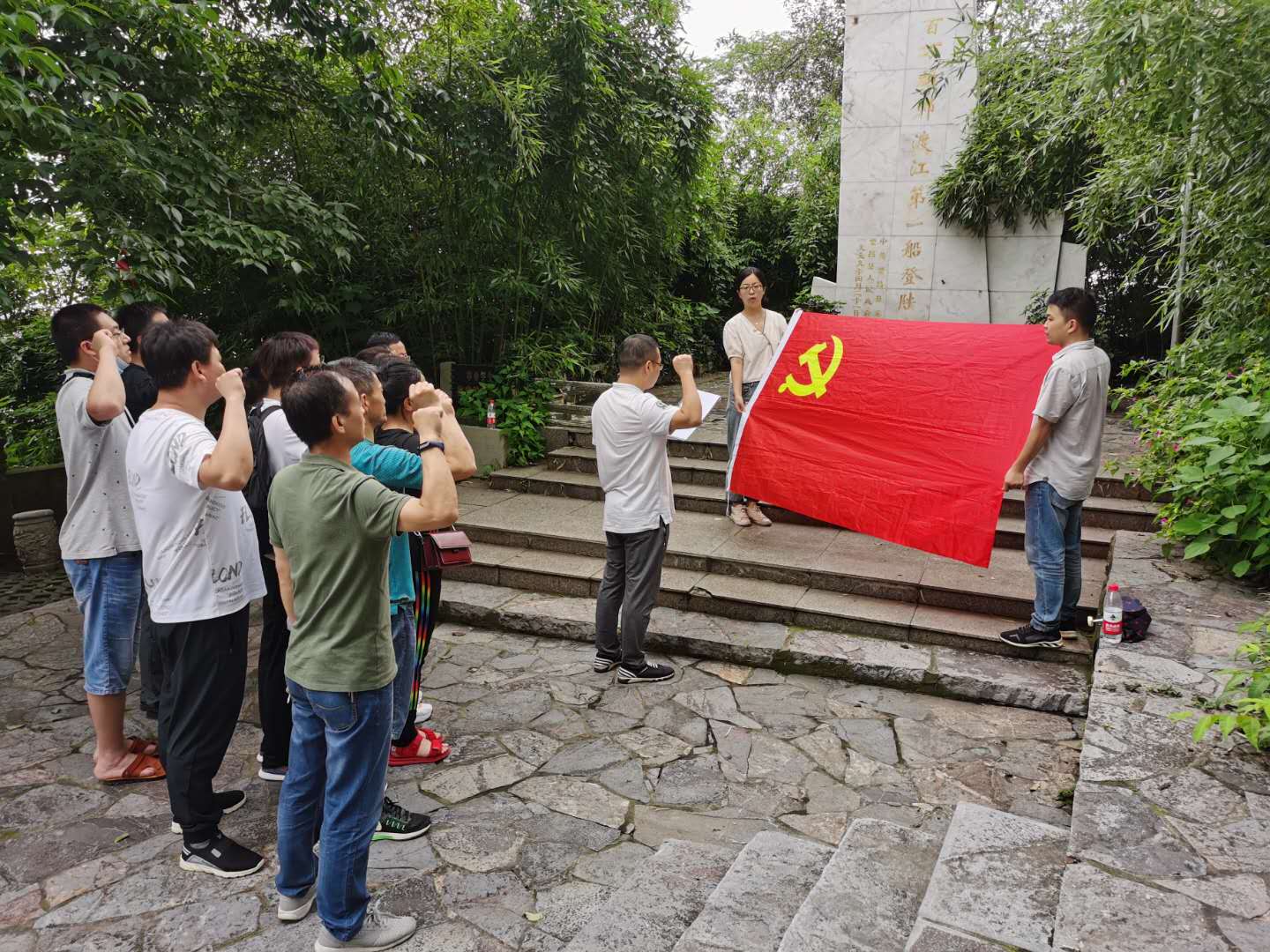 慶祝建黨99周年——醫(yī)技支部赴板子磯開展迎七一主題黨日活動(圖2)