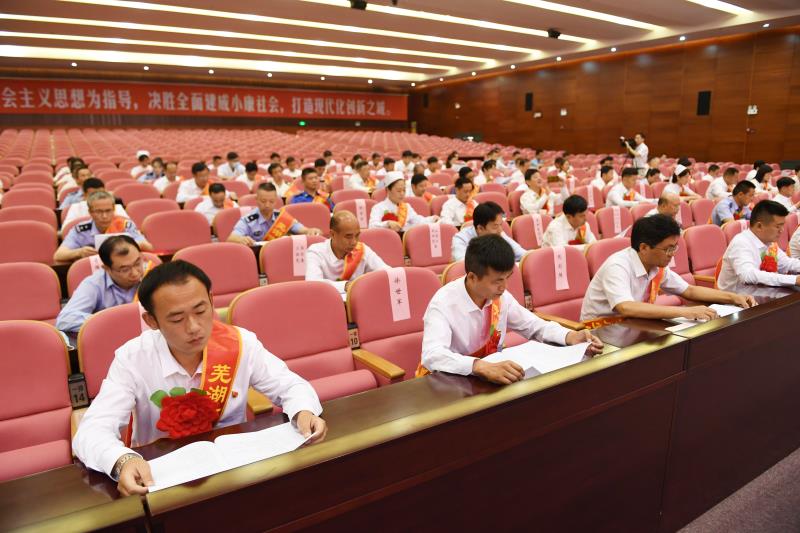 慶祝建黨99周年——我院胡芳芳同志被授予“蕪湖市優(yōu)秀共產(chǎn)黨員”榮譽稱號(圖2)