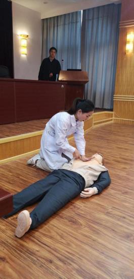 健康科普進(jìn)企業(yè)——我院呼吸內(nèi)科主任陳志祥一行受邀為海創(chuàng)環(huán)保專(zhuān)業(yè)技術(shù)骨干開(kāi)展健康培訓(xùn)(圖4)