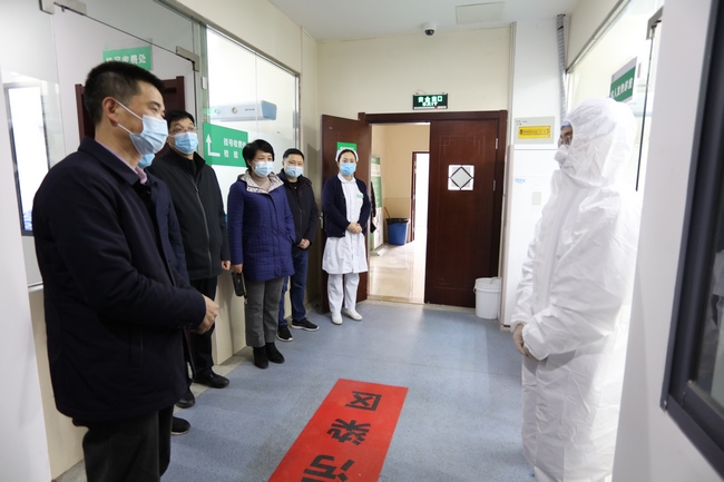 市衛(wèi)健委副主任王少華一行來我院慰問春節(jié)期間堅(jiān)守崗位及留蕪過年醫(yī)務(wù)工作者(圖1)