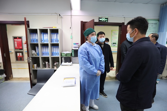 市衛(wèi)健委副主任王少華一行來我院慰問春節(jié)期間堅(jiān)守崗位及留蕪過年醫(yī)務(wù)工作者(圖2)