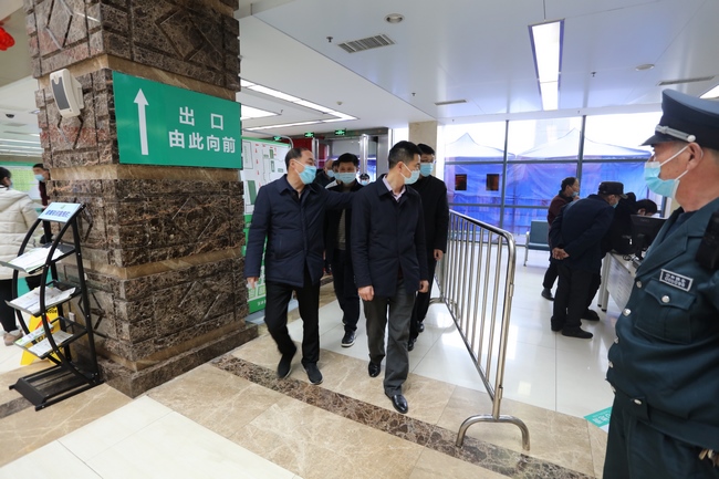 市衛(wèi)健委副主任王少華一行來我院慰問春節(jié)期間堅(jiān)守崗位及留蕪過年醫(yī)務(wù)工作者(圖3)