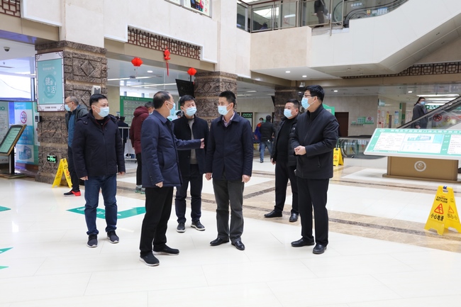 市衛(wèi)健委副主任王少華一行來我院慰問春節(jié)期間堅(jiān)守崗位及留蕪過年醫(yī)務(wù)工作者(圖4)