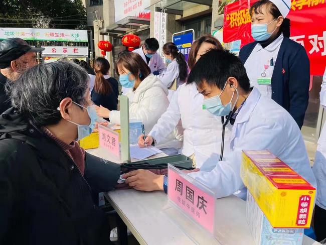 積極面對(duì)腎病 共享精彩人生——我院腎病科、內(nèi)科六支部走進(jìn)中南街道開展第十六個(gè)世界腎臟病日健康義診(圖5)