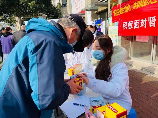 積極面對(duì)腎病 共享精彩人生——我院腎病科、內(nèi)科六支部走進(jìn)中南街道開展第十六個(gè)世界腎臟病日健康義診(圖6)