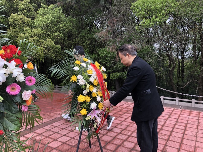 學(xué)黨史 祭英烈 傳承紅色基因——我院外科四支部組織開展清明祭掃活動(圖2)