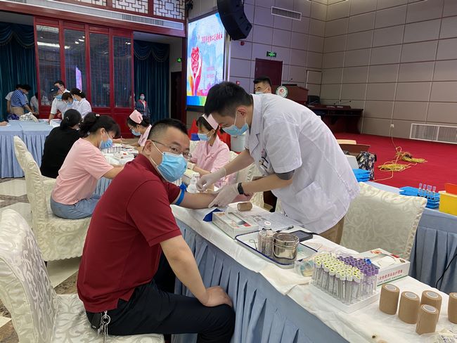暖心獻(xiàn)血踐初心——我院組織開展2021年職工無償獻(xiàn)血活動(圖3)