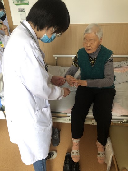 關注老年群體，健康與愛同行——我院老年醫(yī)學科走進頤樂堂老年公寓(圖4)