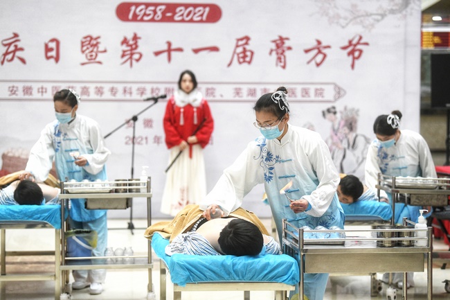 安徽中醫(yī)藥高等?？茖W(xué)校附屬醫(yī)院、蕪湖市中醫(yī)醫(yī)院院慶日暨膏方節(jié)開幕(圖2)