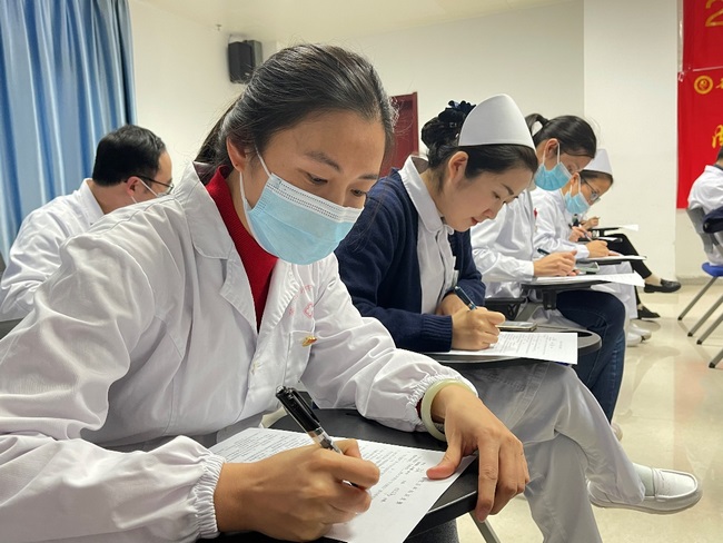 我院內(nèi)科四支部、內(nèi)科八支部、內(nèi)科九支部聯(lián)合開(kāi)展“黨史知識(shí)競(jìng)賽”(圖3)