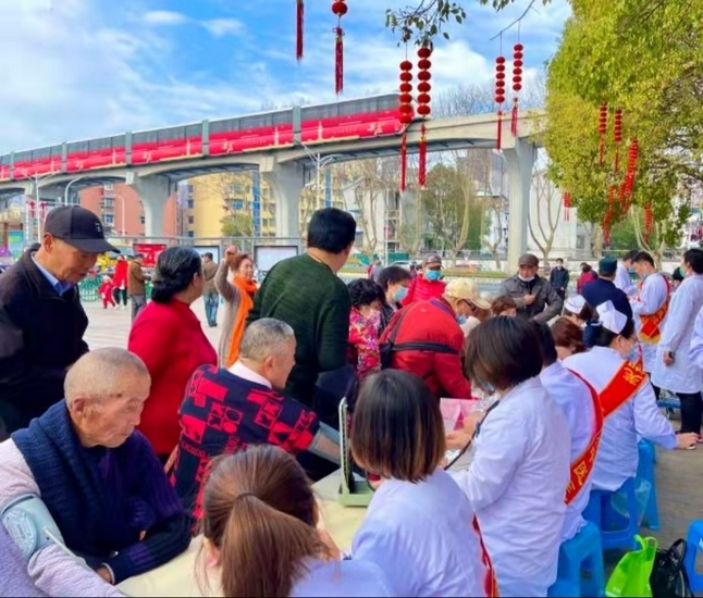 人人關(guān)注腎健康——我院腎病科開展“世界腎臟病日”義診活動(dòng)(圖1)