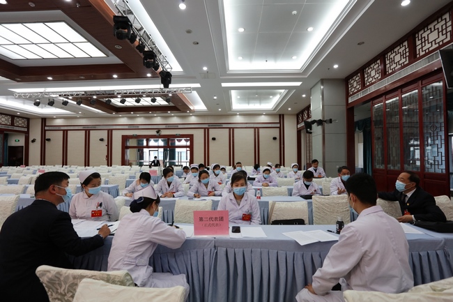 同心協(xié)力謀發(fā)展   勇毅前行開新局——我院七屆職工代表大會(huì)暨十一屆工會(huì)會(huì)員代表大會(huì)第一次會(huì)議隆重開幕(圖12)