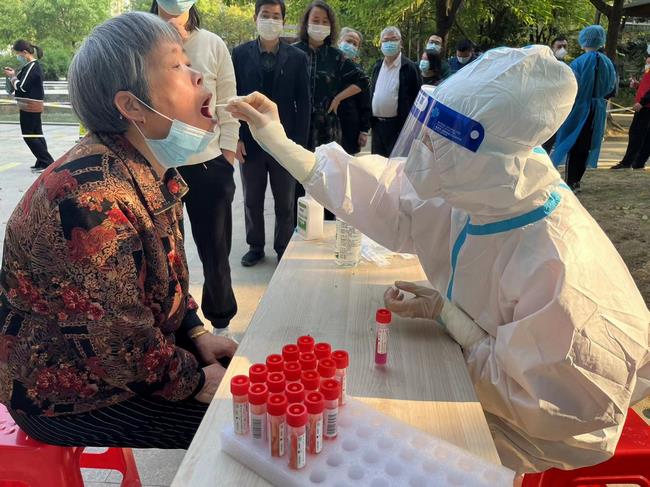 這不是一個人的戰(zhàn)役，平凡的崗位不平凡的事 ——記疫情下奮斗的呼吸人(圖8)