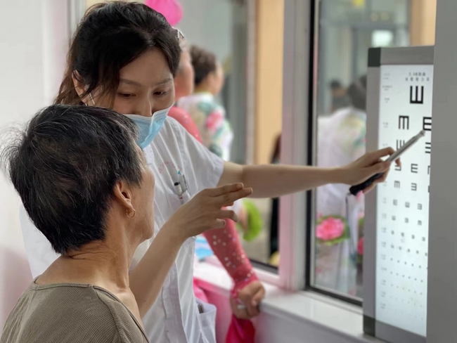送醫(yī)下鄉(xiāng)護(hù)健康 專(zhuān)家義診顯真情 ——2022年蕪湖市文化科技衛(wèi)生“三下鄉(xiāng)”大型義診走進(jìn)無(wú)為市紅廟鎮(zhèn)(圖5)