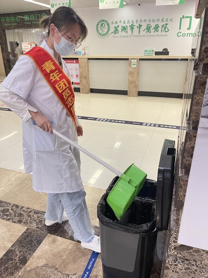 干凈清潔看我的 志愿服務在行動 ——我院團委組織開展志愿者服務活動(圖2)