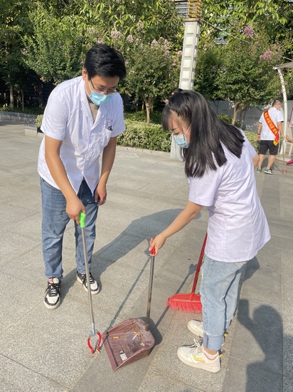 干凈清潔看我的 志愿服務在行動 ——我院團委組織開展志愿者服務活動(圖4)
