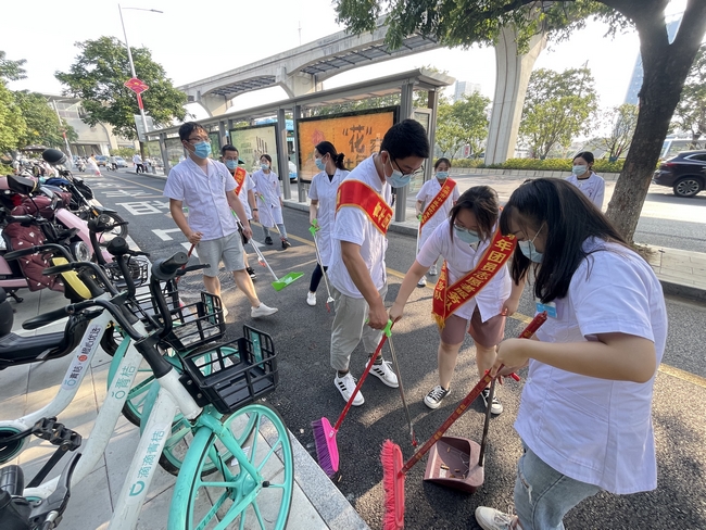 干凈清潔看我的 志愿服務在行動 ——我院團委組織開展志愿者服務活動(圖6)