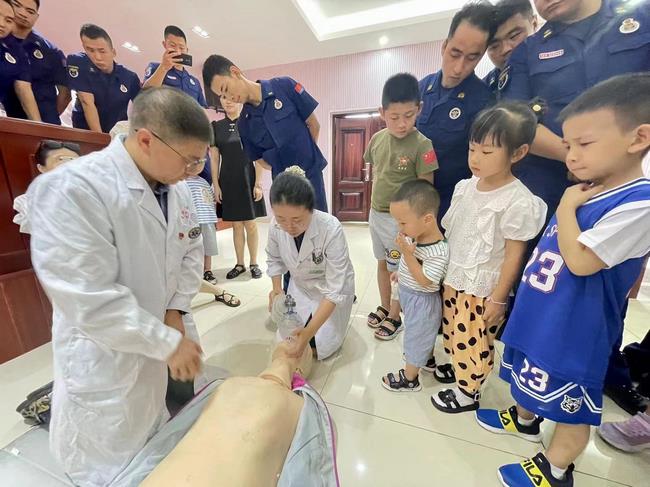 軍民魚水一家親、擁軍擁屬迎“八·一”(圖5)