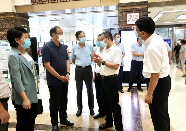 原國家衛(wèi)生計(jì)生委副主任、國家中醫(yī)藥管理局局長 王國強(qiáng)一行來我院調(diào)研指導(dǎo)(圖1)