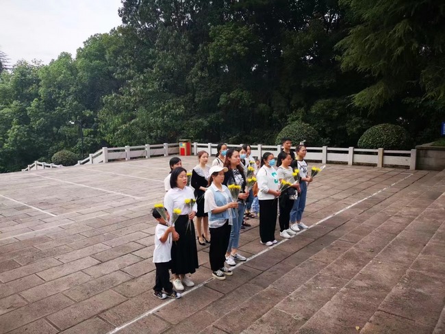 瞻仰革命英烈 傳承紅色基因 ——內(nèi)四支部“祭英烈”主題黨日活動紀(jì)實(shí)(圖1)