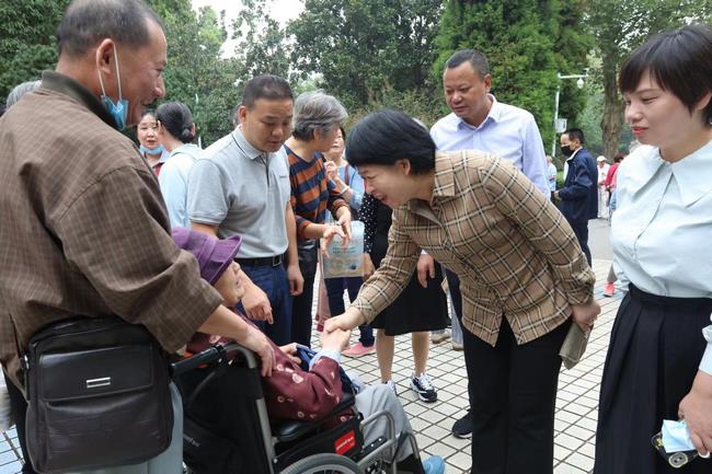 九九重陽 與愛同行——院工會組織離退休職工開展“九九重陽節(jié)游園”活動(dòng)(圖2)