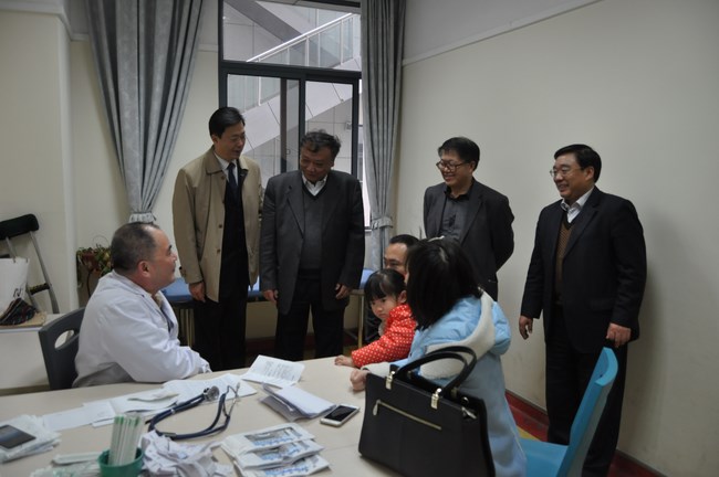 安徽中醫(yī)藥大學黨委書記王大鵬蒞臨我院視察指導(圖1)