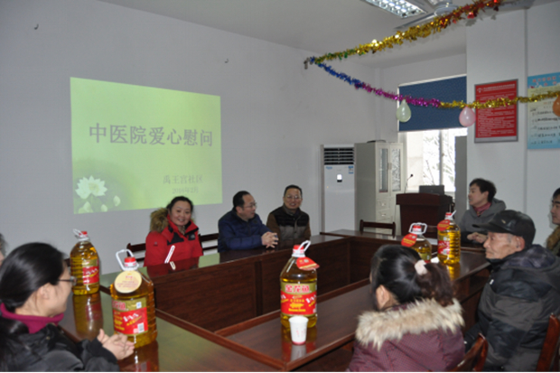 春節(jié)前夕，我院深入社區(qū)慰問結(jié)對幫扶困難戶(圖1)