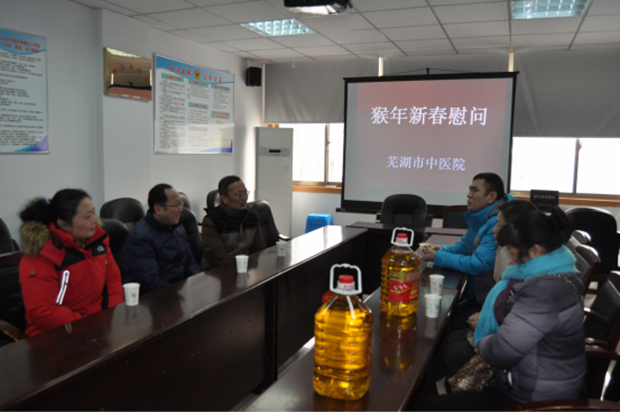 春節(jié)前夕，我院深入社區(qū)慰問結(jié)對幫扶困難戶(圖3)