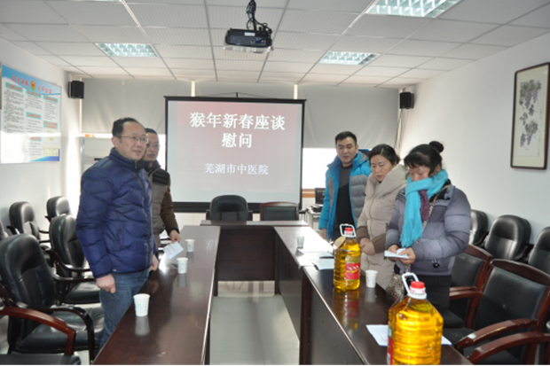 春節(jié)前夕，我院深入社區(qū)慰問結(jié)對幫扶困難戶(圖4)