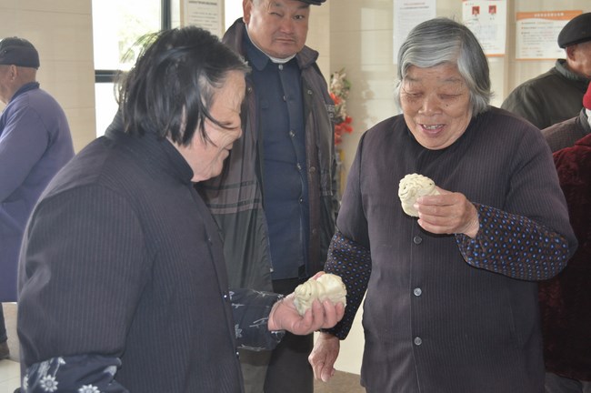 三月學(xué)雷鋒，愛心送老人——我院組織主題通訊員活動(圖3)