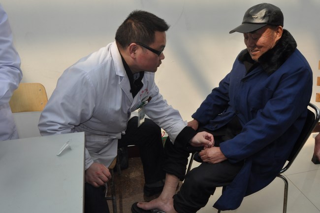 三月學(xué)雷鋒，愛心送老人——我院組織主題通訊員活動(圖5)