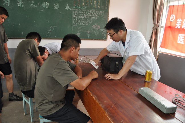 我院第三批醫(yī)療隊(duì)奔赴抗洪一線送醫(yī)送藥 院內(nèi)特色制劑效果好尤受歡迎(圖5)