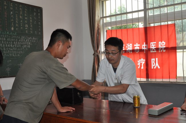 我院第三批醫(yī)療隊(duì)奔赴抗洪一線送醫(yī)送藥 院內(nèi)特色制劑效果好尤受歡迎(圖6)