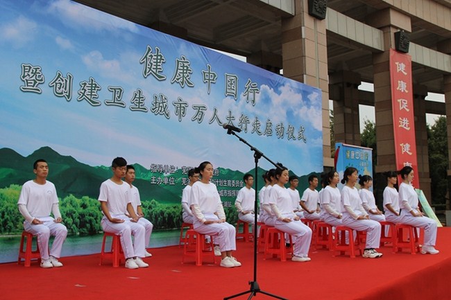 我院參加2016年“健康中國(guó)行”暨 創(chuàng)建省級(jí)衛(wèi)生城市萬(wàn)人大行走活動(dòng)(圖3)