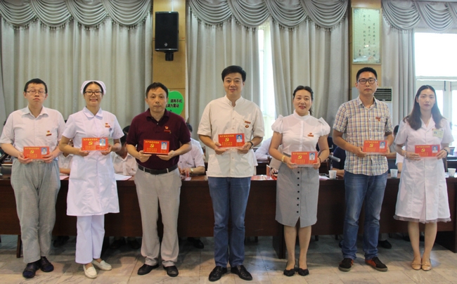 紀念建黨96周年——我院舉辦紀念建黨96周年座談會暨共產黨員示范崗授牌儀式(圖6)