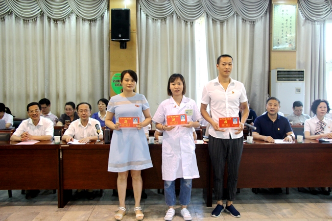 紀念建黨96周年——我院舉辦紀念建黨96周年座談會暨共產黨員示范崗授牌儀式(圖7)