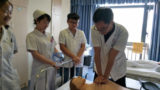 責(zé)任在心，警鐘長(zhǎng)鳴————我院組織院內(nèi)應(yīng)急急救演練(圖3)