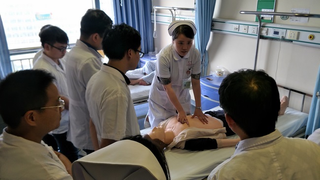 責(zé)任在心，警鐘長(zhǎng)鳴————我院組織院內(nèi)應(yīng)急急救演練(圖5)