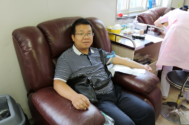 無償獻(xiàn)血 傳遞愛心——我院組織職工積極參與愛心獻(xiàn)血活動(圖3)