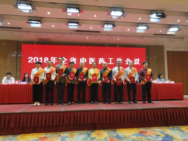我院張榮珍、李思康當(dāng)選安徽省第二屆安徽名中醫(yī)(圖1)