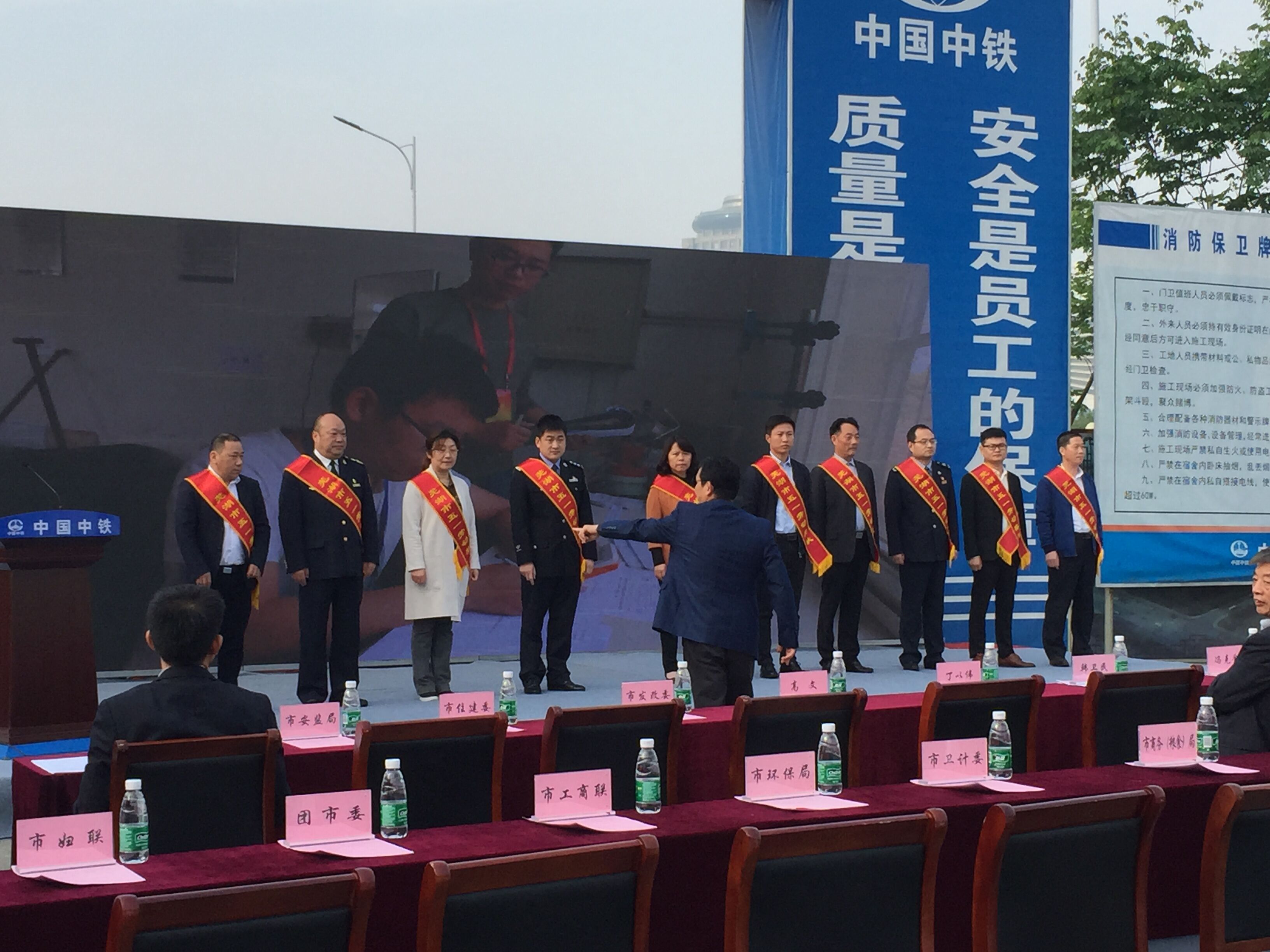 我院呼吸內(nèi)科主任陳志祥獲蕪湖市“五一勞動獎?wù)隆?圖2)