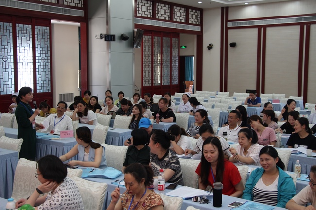 民主決策，科學管理——各代表團分組討論(圖4)