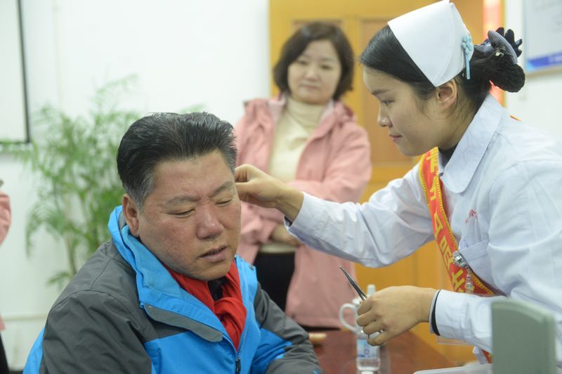 送健康 送溫暖 我院志愿者關愛軌道交通一線建設者在行動(圖4)