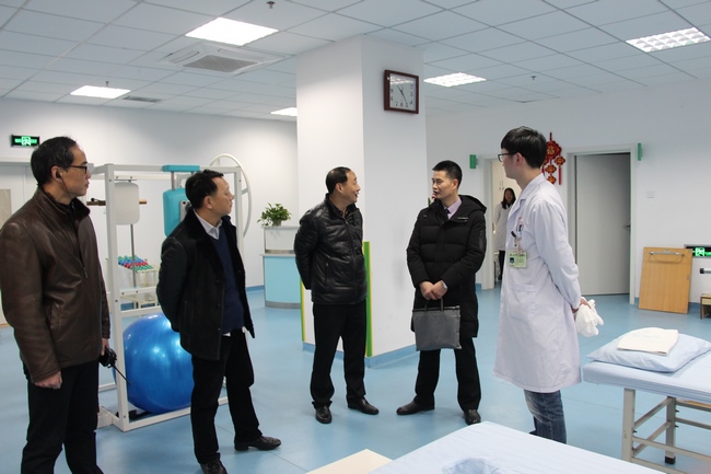 節(jié)前市衛(wèi)計委副主任王少華一行調(diào)研卒中、胸痛等五大中心建設(shè)情況(圖3)