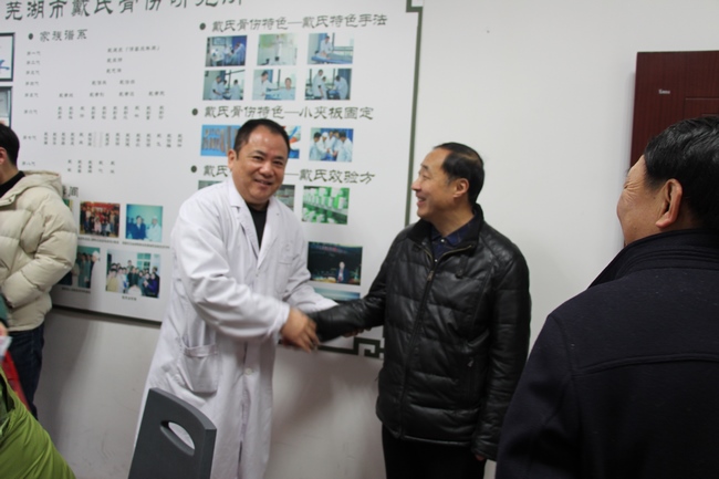 新春伊始，院領(lǐng)導(dǎo)班子慰問一線醫(yī)護(hù)職工(圖6)