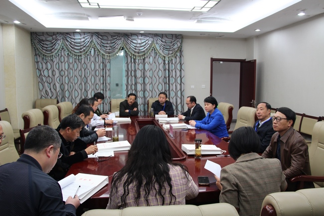 發(fā)揚(yáng)民主，凝聚共識(shí)，科學(xué)決策——各代表團(tuán)分組討論(圖8)
