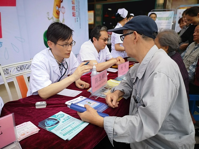 我院聯(lián)合弋磯山街道舉辦5.31世界無煙日健康進(jìn)社區(qū)主題活動(dòng)(圖2)