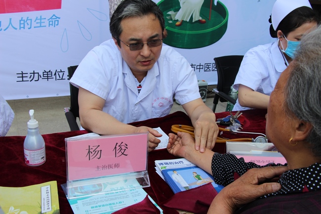 我院聯(lián)合弋磯山街道舉辦5.31世界無煙日健康進(jìn)社區(qū)主題活動(dòng)(圖3)