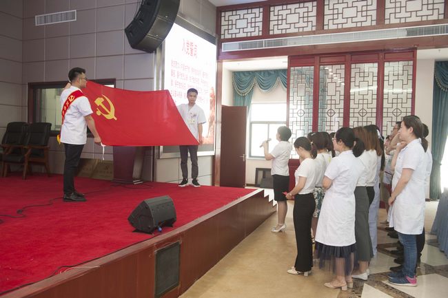 蕪湖市中醫(yī)醫(yī)院召開紀(jì)念建黨98周年暨“兩優(yōu)一先”表彰大會(圖4)