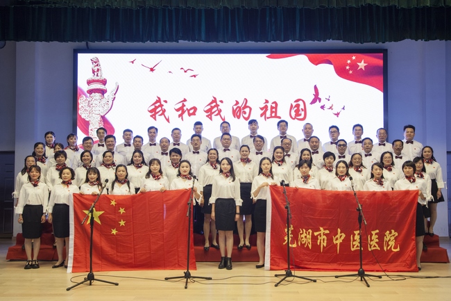 我和我的祖國―我院合唱隊參加學?！拔液臀业淖鎳苯搪毠ご蠛铣?圖5)